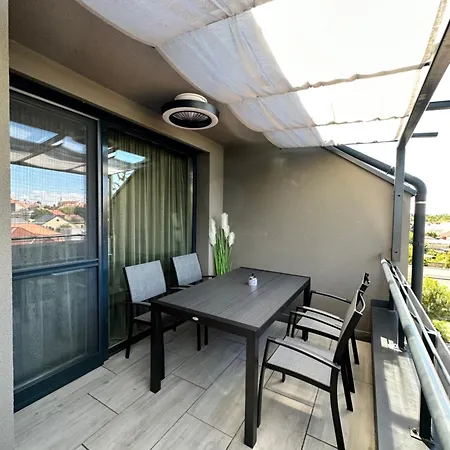 شقة Onyx Apartman Privat Szaunaval كيستاي