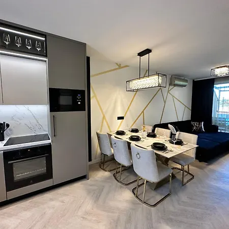 شقة Onyx Apartman Privat Szaunaval كيستاي